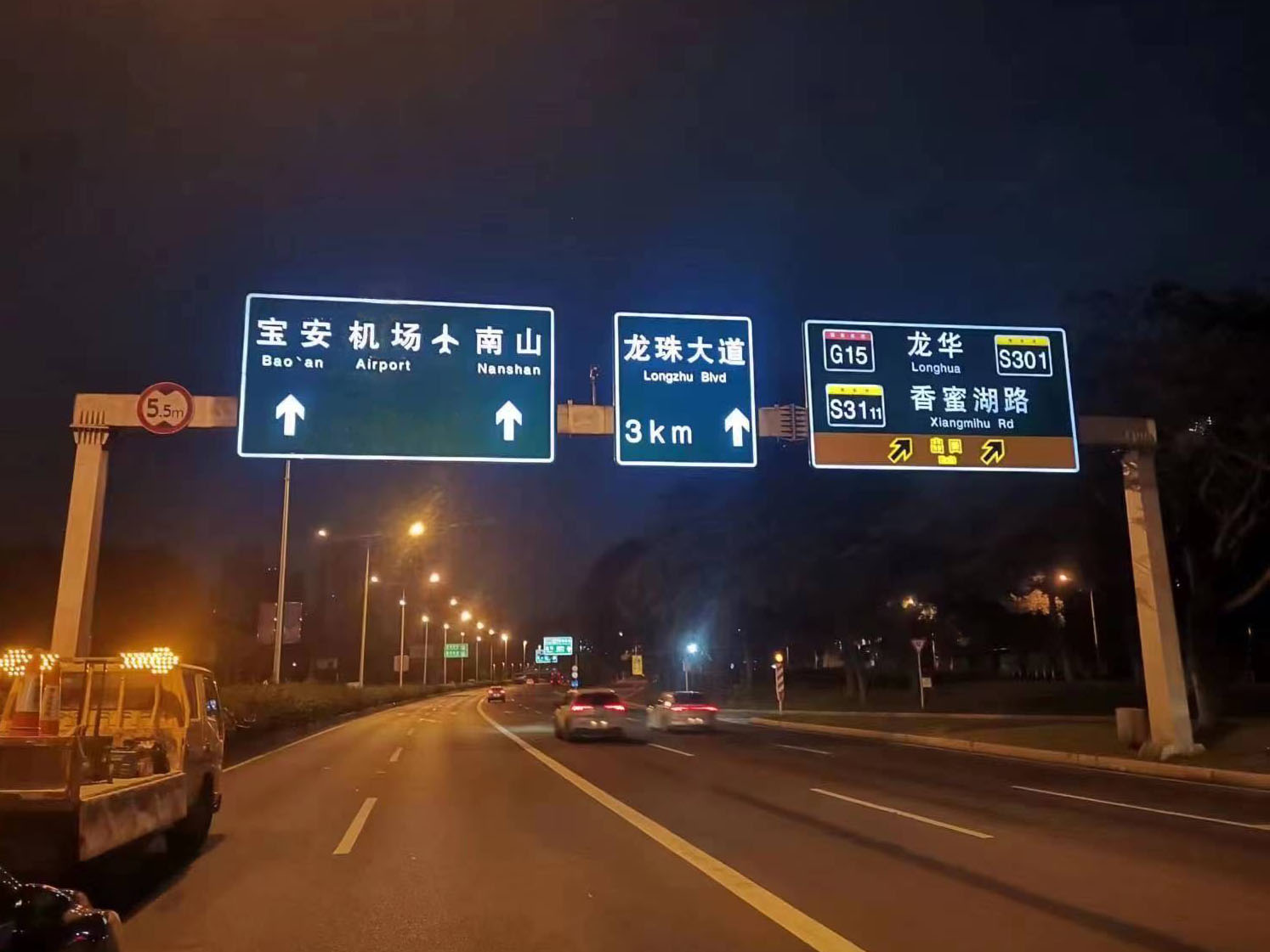 半透式内部照明标志